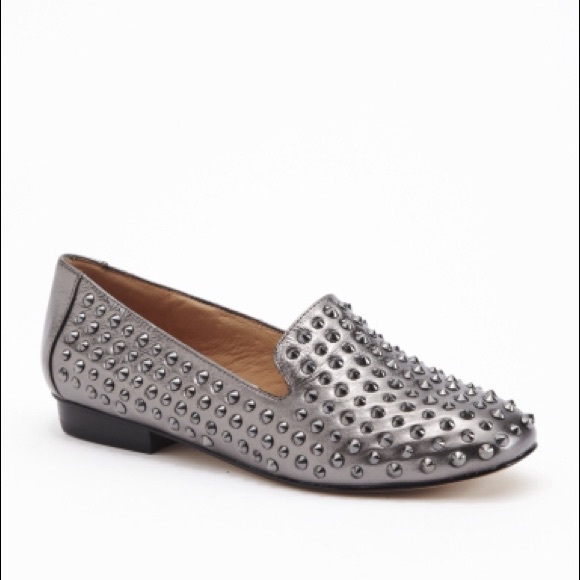 Kenneth Cole Reaction Shoes - 🧡Kenneth Cole Reaction Gold Studded Flats🧡
